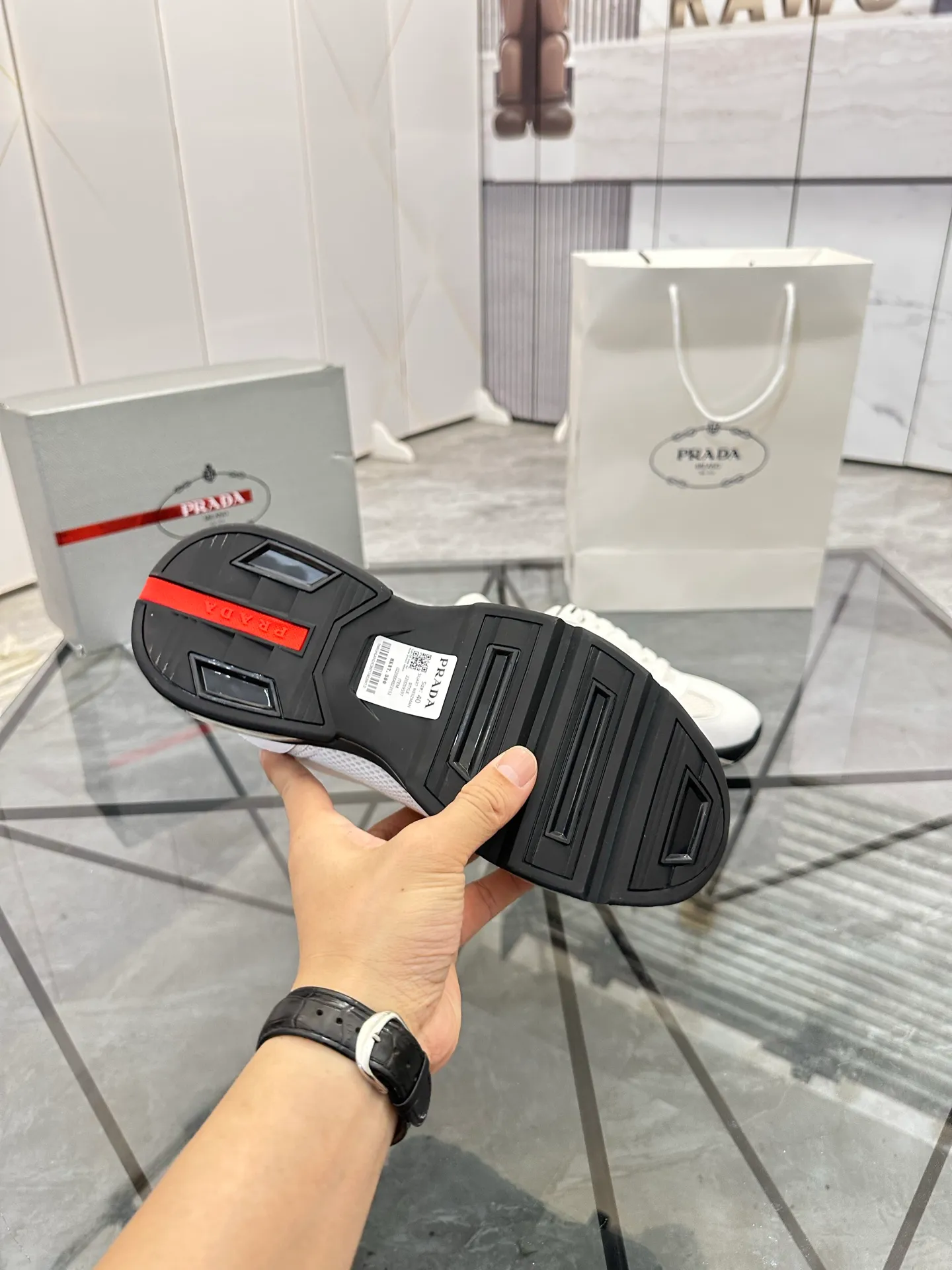 Men's shoes for sale 💰: 💰P660¥ High-end top quality Product trademark: Prada *"Prada*" low-top casual shoes Regular size: 38-45 (can be customized to 46) Product materials: Upper imported first-layer cowhide spliced ​​with original fabric, breathable lining, cowhide foot pads, original air cushion outsole. No.: 001